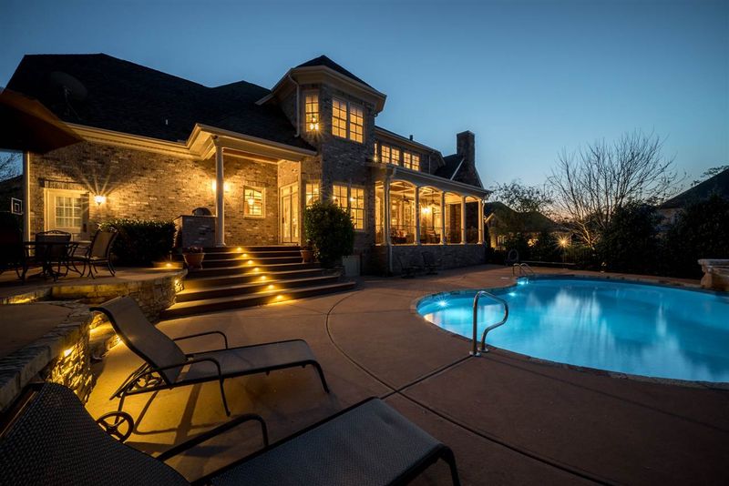 124 Highclere Ln, Cary, NC 27518