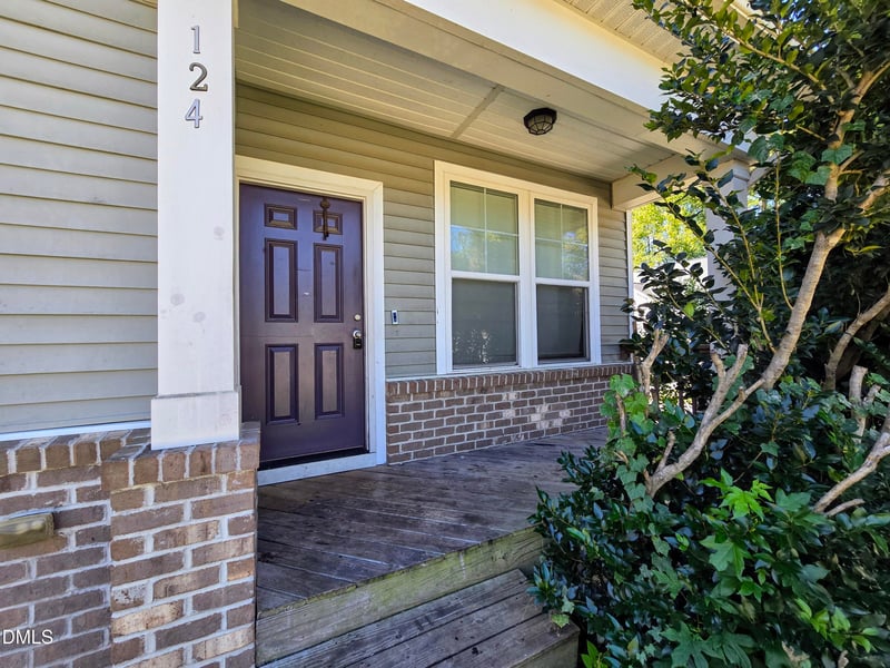124 Occidental Dr, Holly Springs, NC 27540