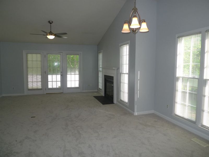 124 Planetree Ln, Cary, NC 27511