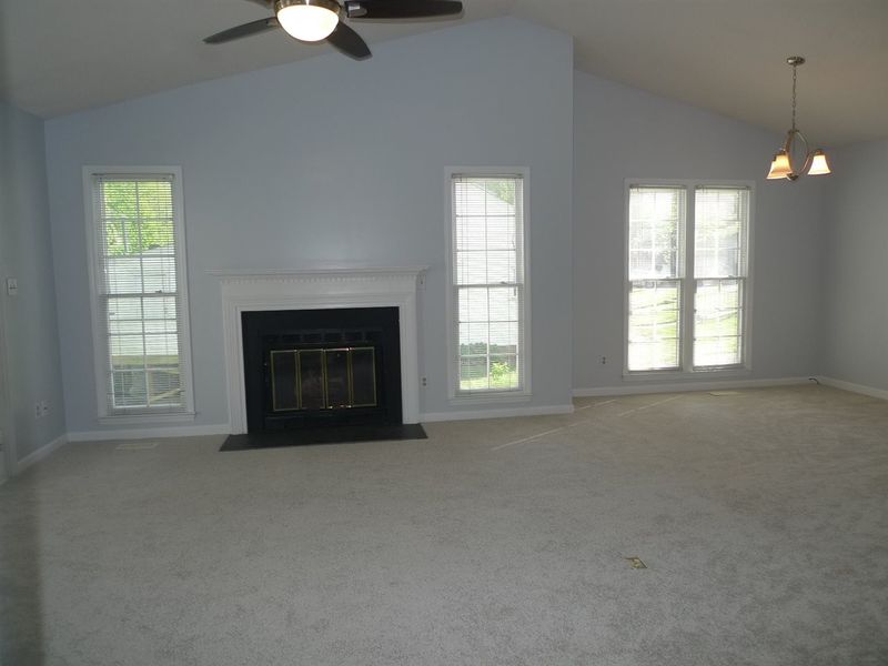 124 Planetree Ln, Cary, NC 27511