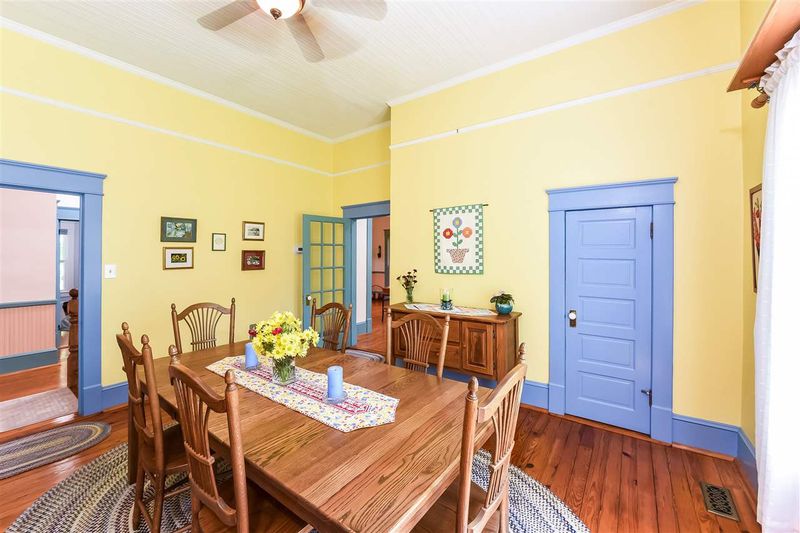 124 W Queen St, Hillsborough, NC 27278