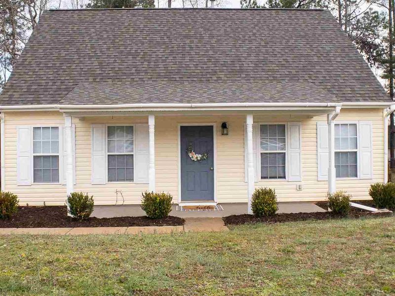 124 Red Feather Ct, Holly Springs, NC 27450