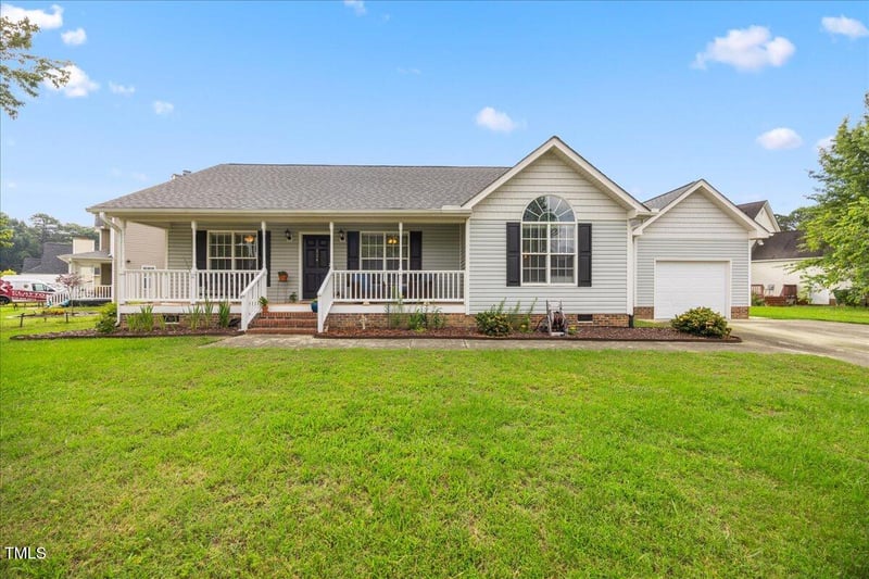 124 Roscommon Ln, Clayton, NC 27520