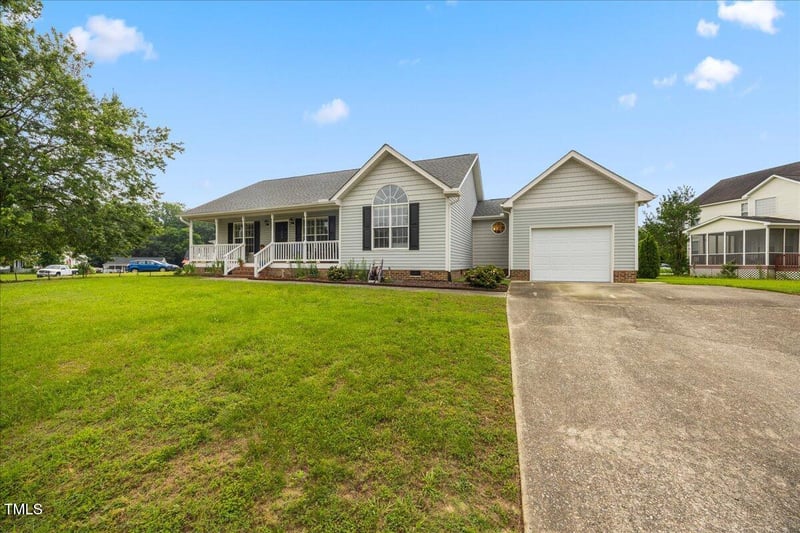 124 Roscommon Ln, Clayton, NC 27520