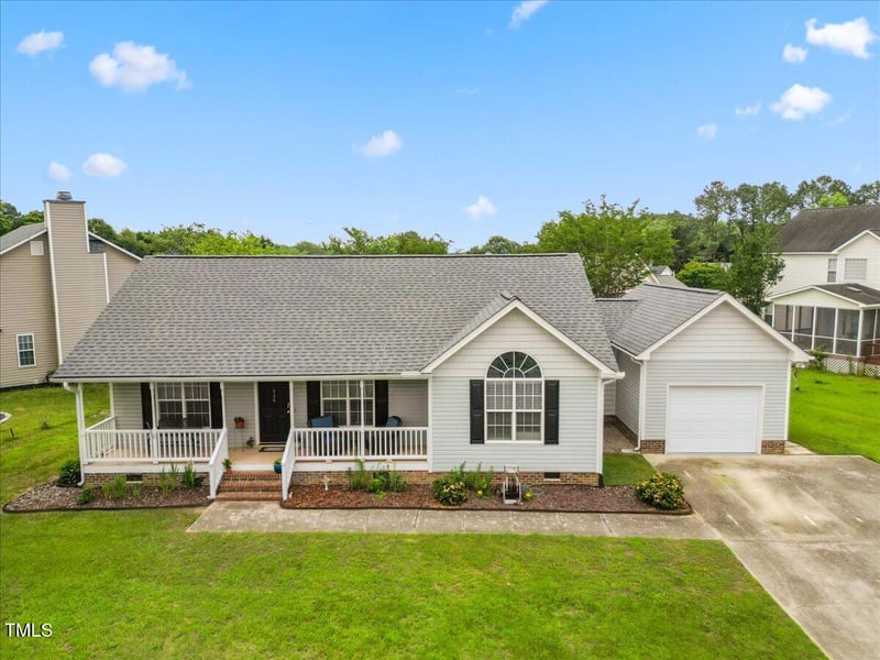 124 Roscommon Ln, Clayton, NC 27520