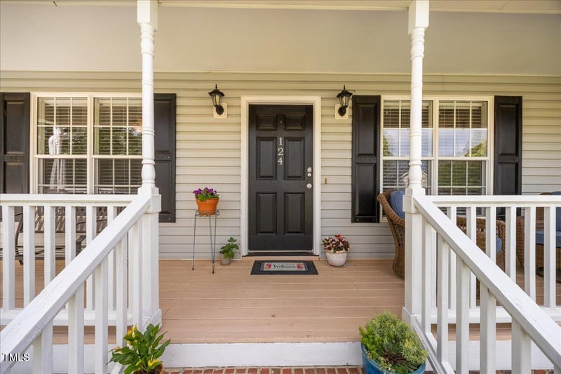 124 Roscommon Ln, Clayton, NC 27520