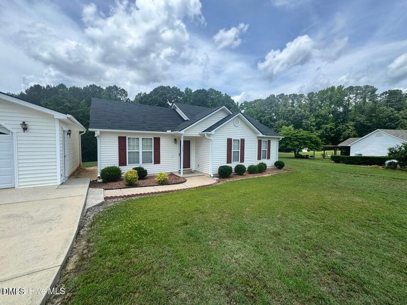 124 Stockbridge Dr, Selma, NC 27576