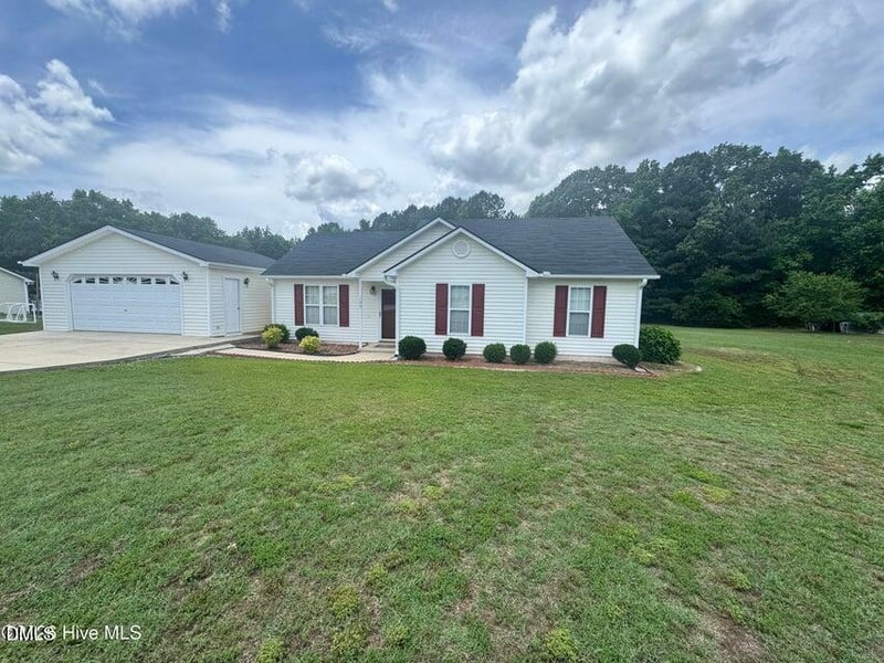 124 Stockbridge Dr, Selma, NC 27576