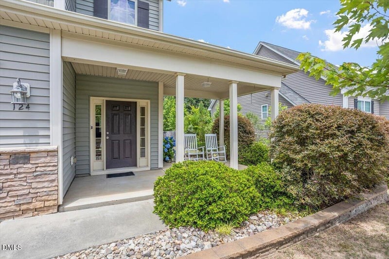124 Sweet Violet Dr, Holly Springs, NC 27540