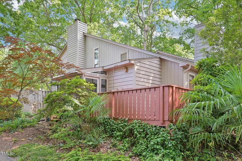 124 Twin Oaks Pl, Cary, NC 27511