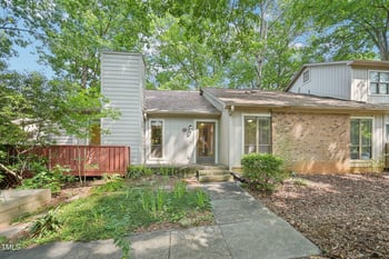 124 Twin Oaks Pl, Cary, NC 27511