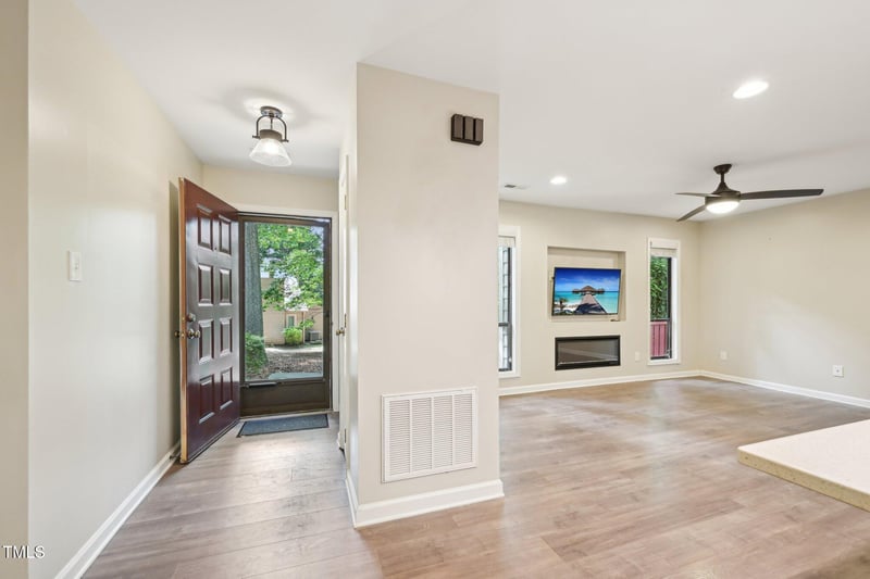 124 Twin Oaks Pl, Cary, NC 27511