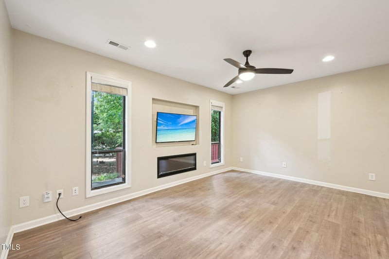 124 Twin Oaks Pl, Cary, NC 27511