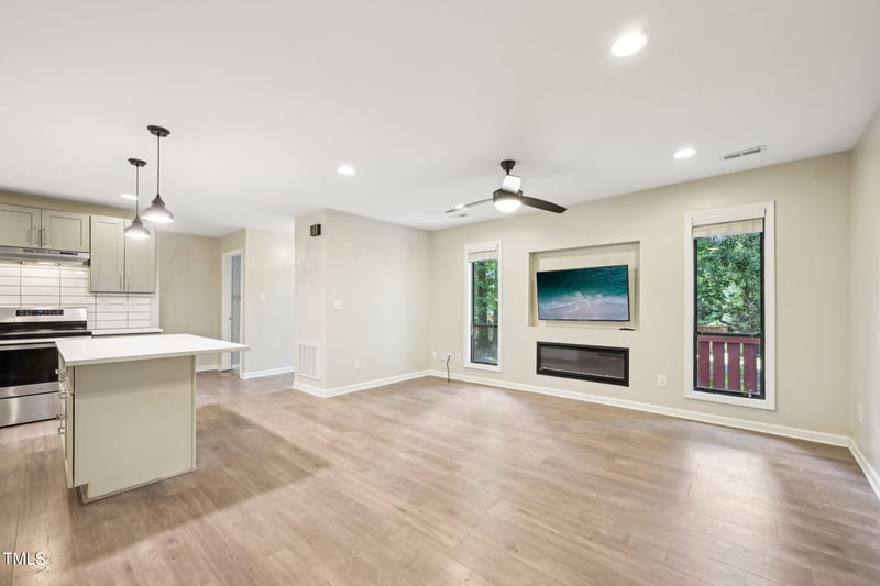 124 Twin Oaks Pl, Cary, NC 27511