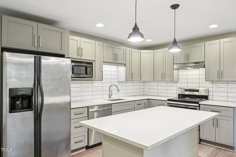 124 Twin Oaks Pl, Cary, NC 27511