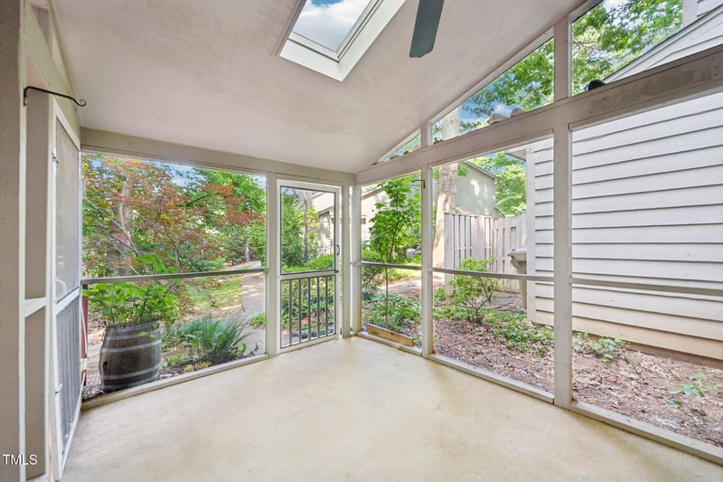 124 Twin Oaks Pl, Cary, NC 27511