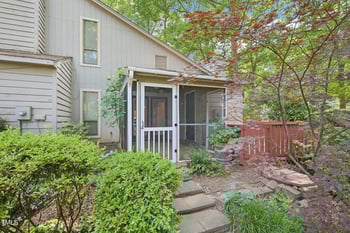 124 Twin Oaks Pl, Cary, NC 27511