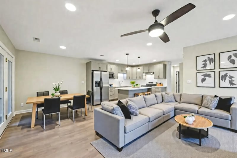 124 Twin Oaks Pl, Cary, NC 27511