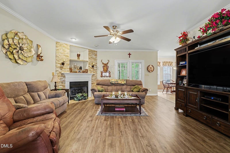 124 Wall Creek Dr, Rolesville, NC 27571