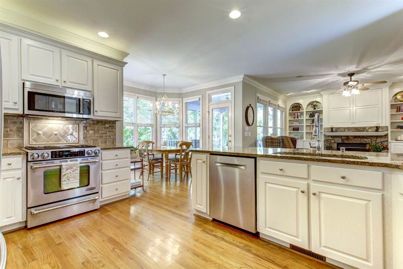 124 Wheatsbury Dr, Cary, NC 27513