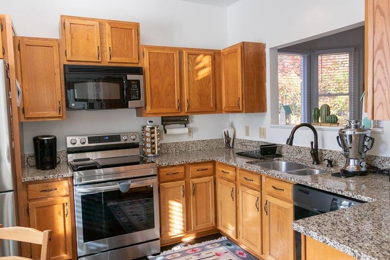 124 Windward Ct, Cary, NC 27513