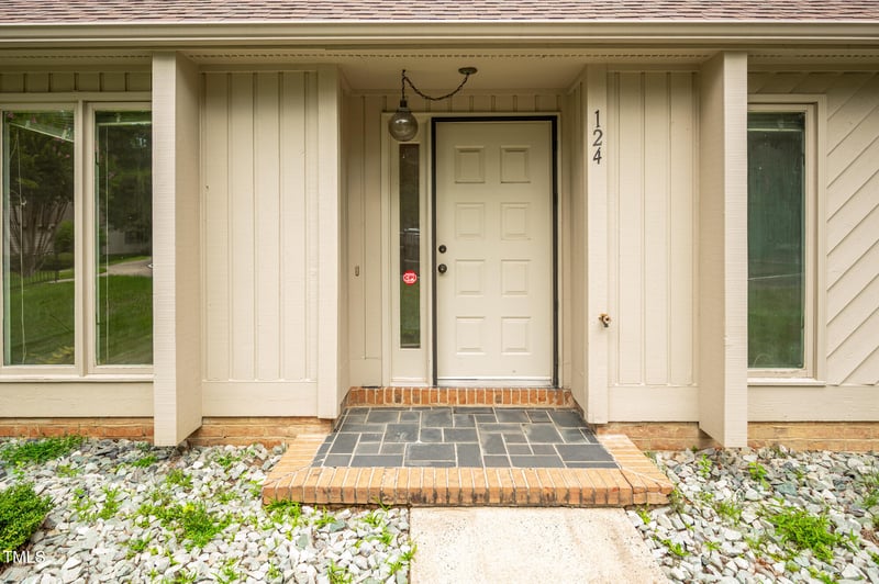 124 Woodbridge Ln, Chapel Hill, NC 27514