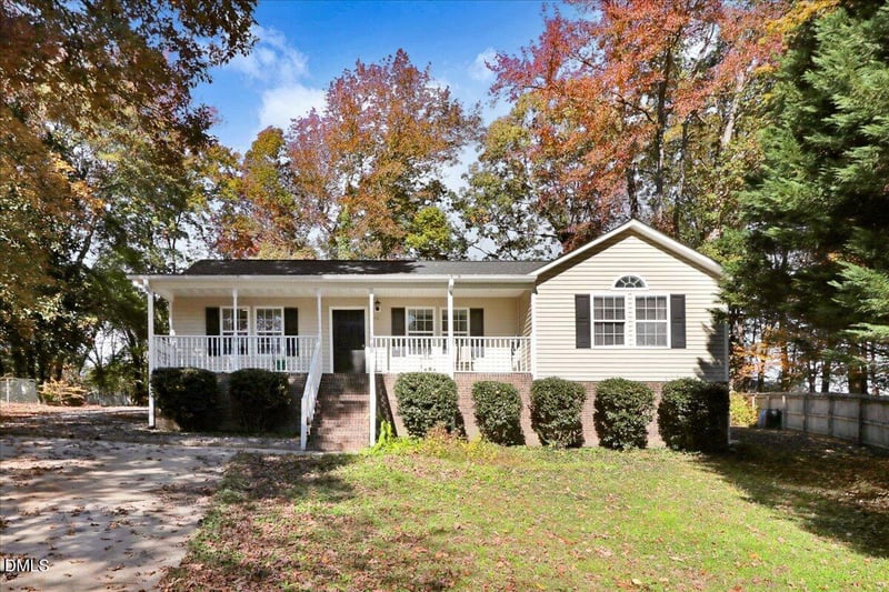 1240 Banjo Dr, Zebulon, NC 27597