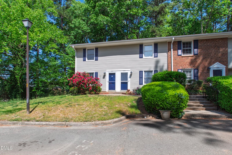 1240 Jamestown Ct, Cary, NC 27511