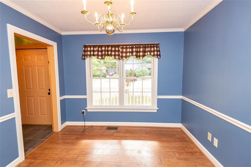 1240 Skyview Dr, Mebane, NC 27302