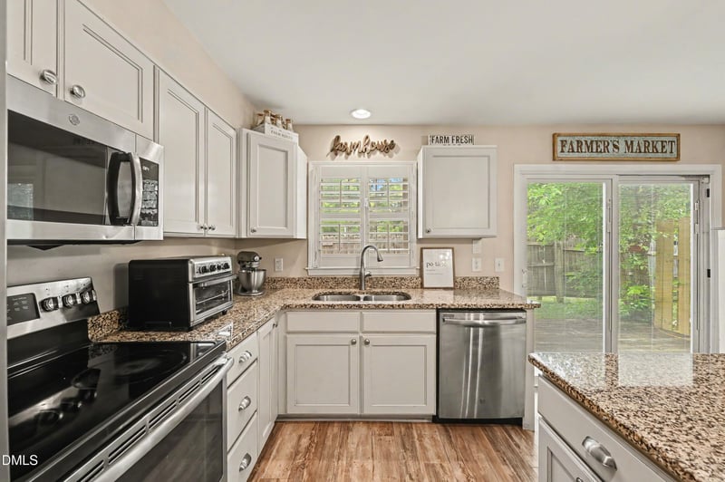 1241 Donaldson Ct, Cary, NC 27511