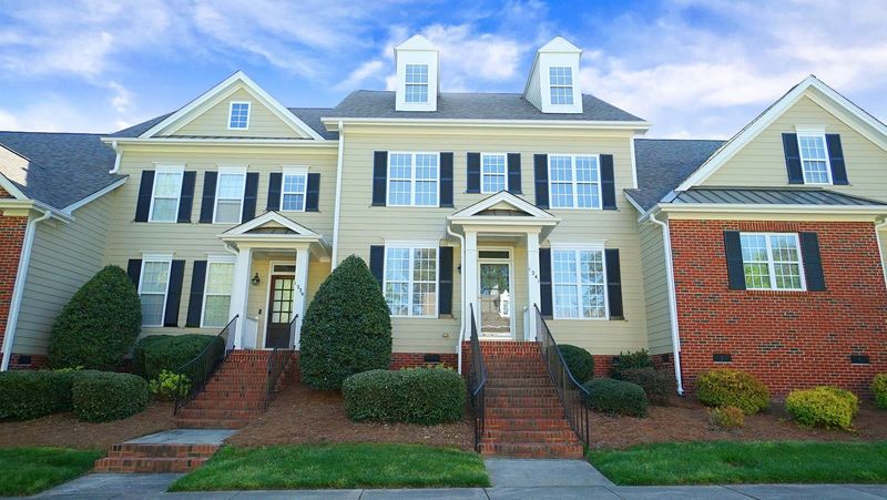 1241 Fairview Club Dr, Wake Forest, NC 27587