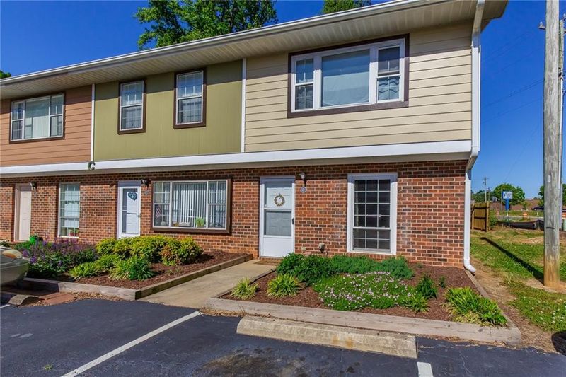 1241 S Fifth St #C1, Mebane, NC 27302