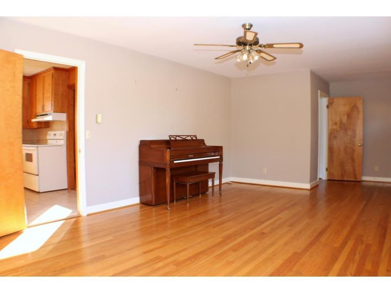 1244 Carlton Ave, Burlington, NC 27217