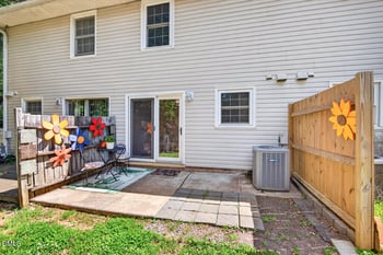 1245 Donaldson Ct, Cary, NC 27511