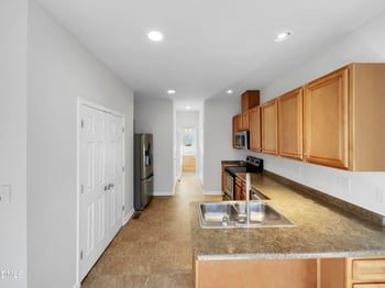 1247 Braemar Highland Dr, Zebulon, NC 27597