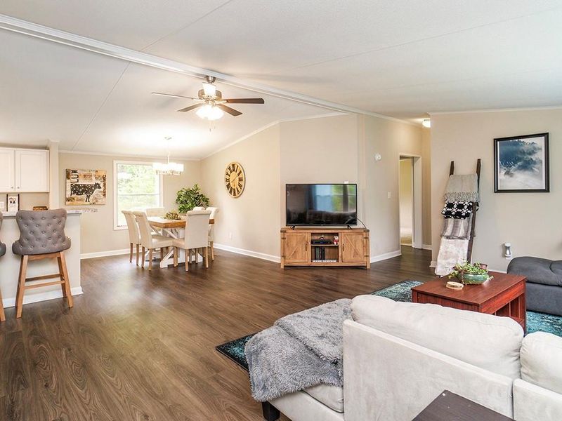 1247 Gordon St, Burlington, NC 27217