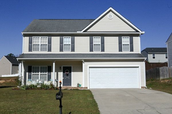 1248 Braemar Highland Dr, Zebulon, NC 27597