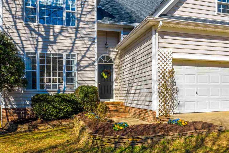 125 Antler Point Dr, Cary, NC 27513