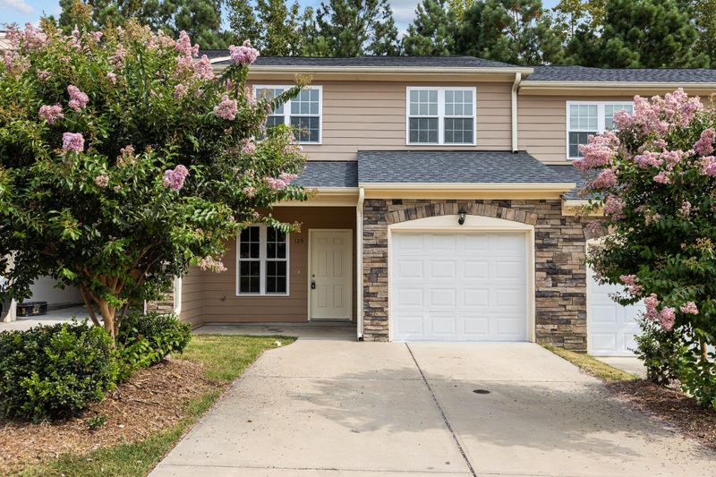 125 Beechleaf Ct, Clayton, NC 27520