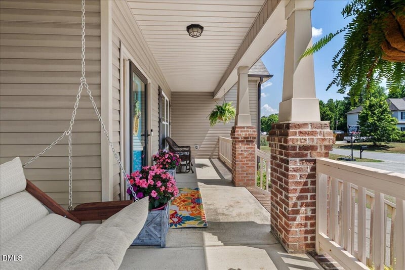 125 Boxwood Dr, Youngsville, NC 27596