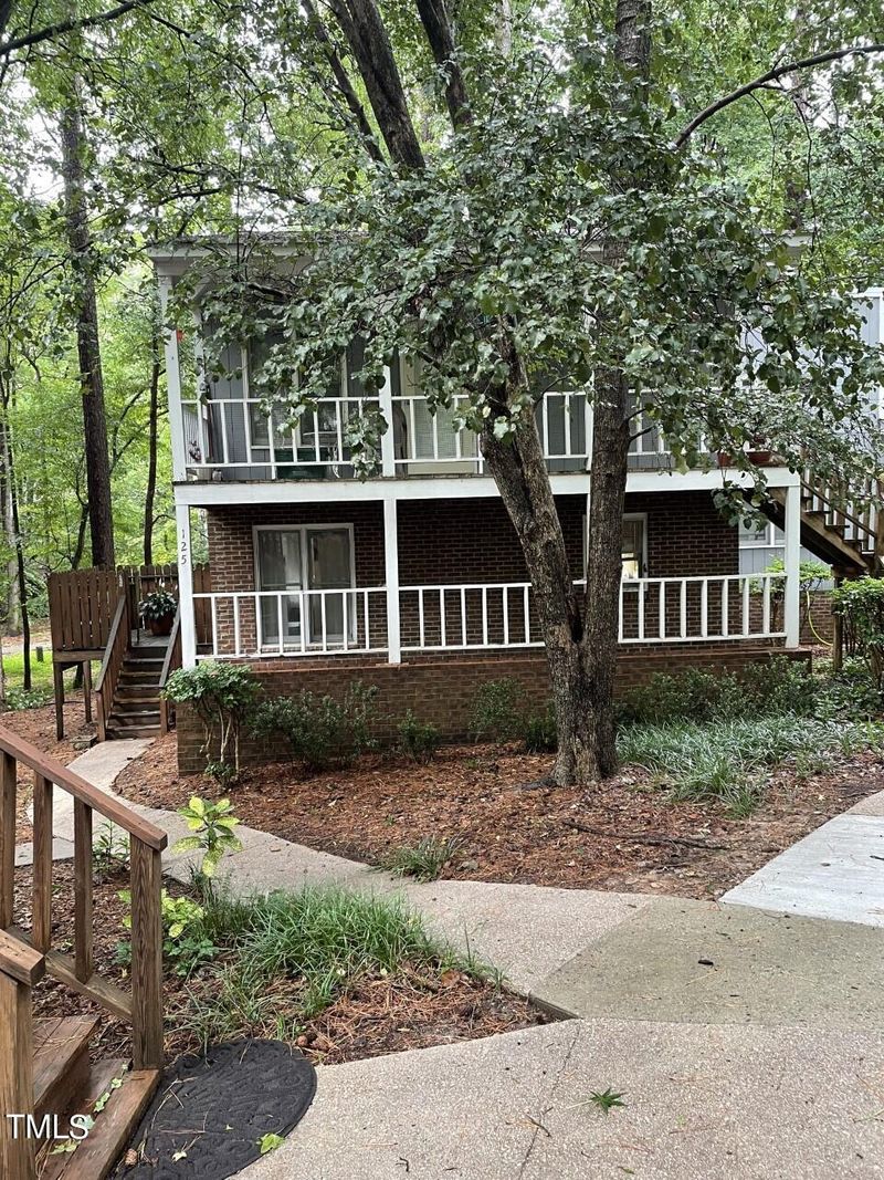 125 Carmichael Ct, Cary, NC 27511