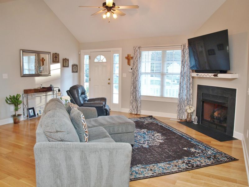 125 Castlerock Dr, Youngsville, NC 27596