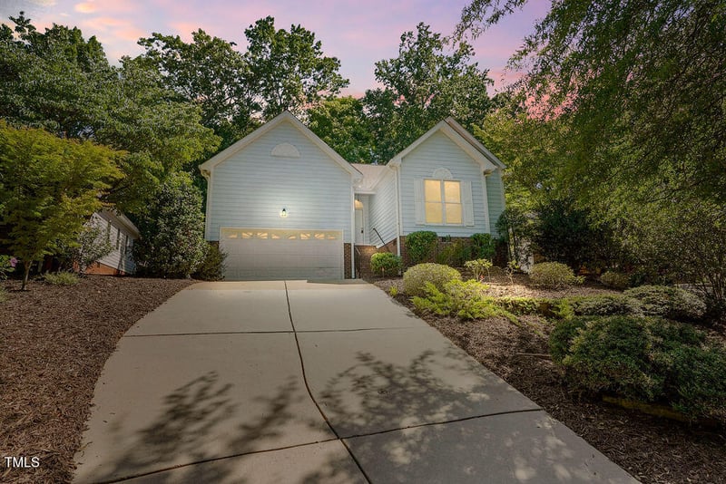 125 Chimney Rise Dr, Cary, NC 27511