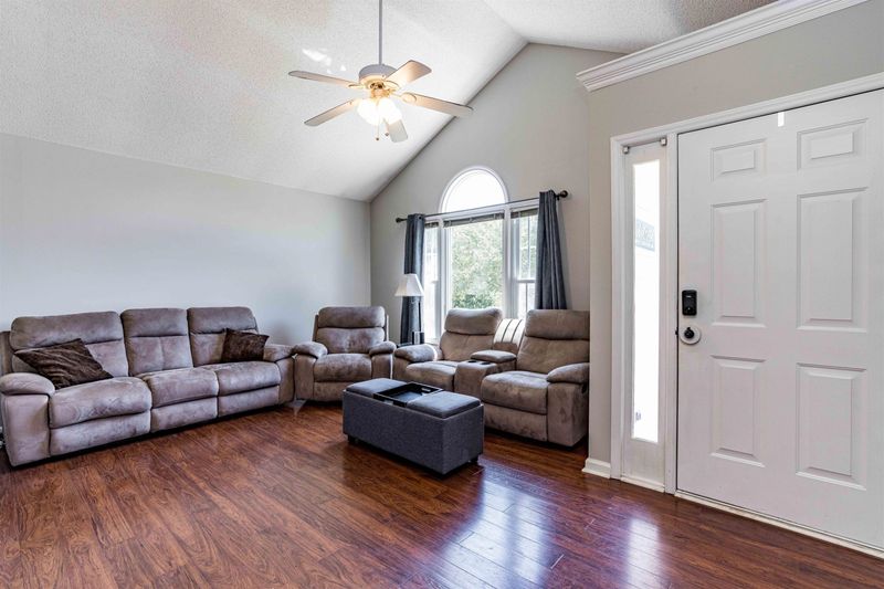 125 Creekstone Dr, Benson, NC 27504