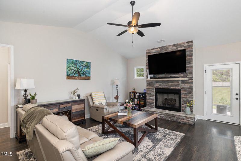125 Edgefield Dr, Sanford, NC 27332