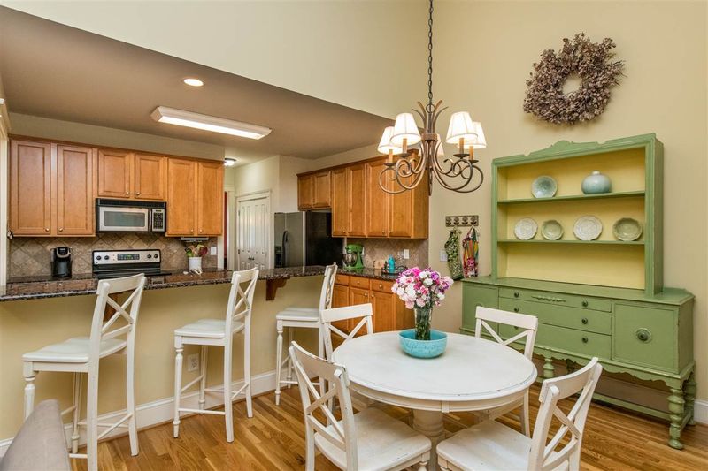 125 Edgepine Dr, Holly Springs, NC 27540