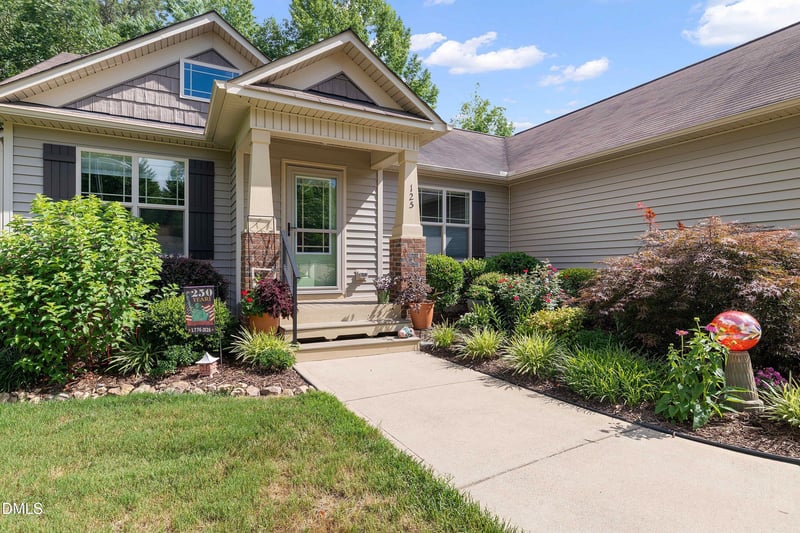 125 Garnet Ln, Clayton, NC 27520