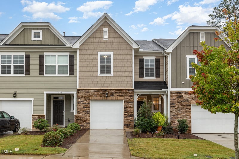 125 Hunston Dr, Holly Springs, NC 27540