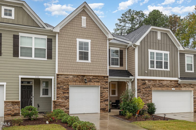 125 Hunston Dr, Holly Springs, NC 27540