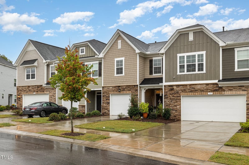 125 Hunston Dr, Holly Springs, NC 27540